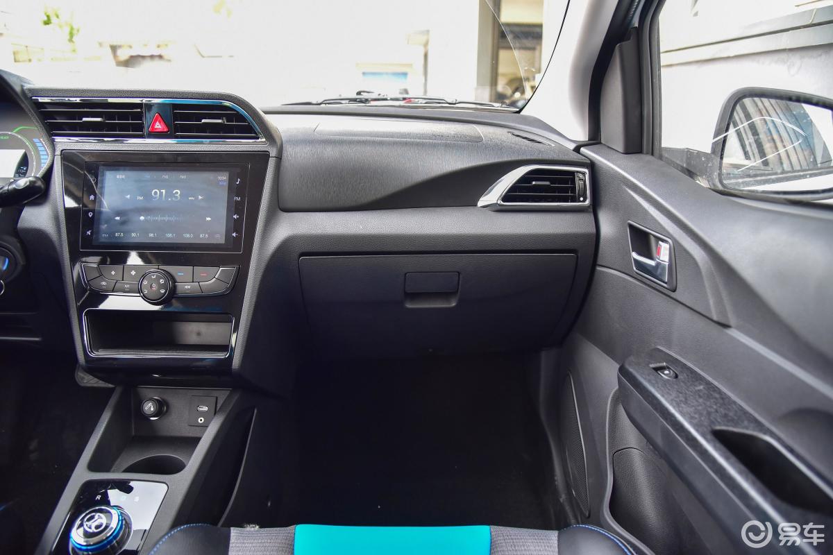 【北汽新能源ec2017款ec180 灵秀版内饰汽车图片-汽车图片大全】-易车