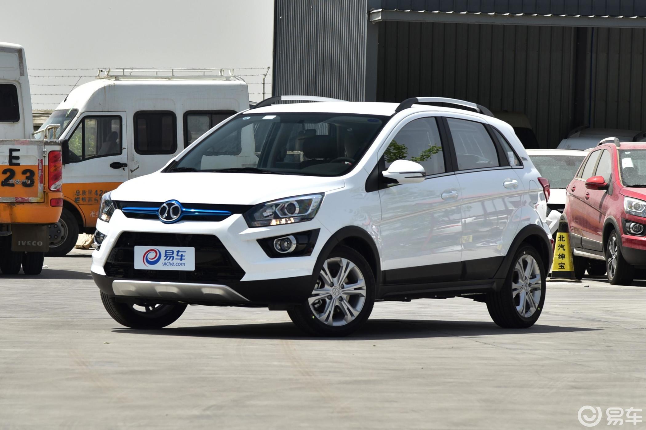 【北汽新能源ex2017款ex260 乐活版侧前45度车头向左水平汽车图片