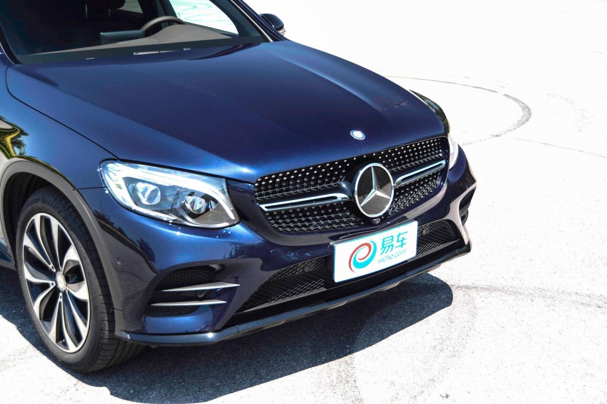 【奔驰glc级2017款glc 300 4matic 轿跑suv侧前45度车头向右水平汽车