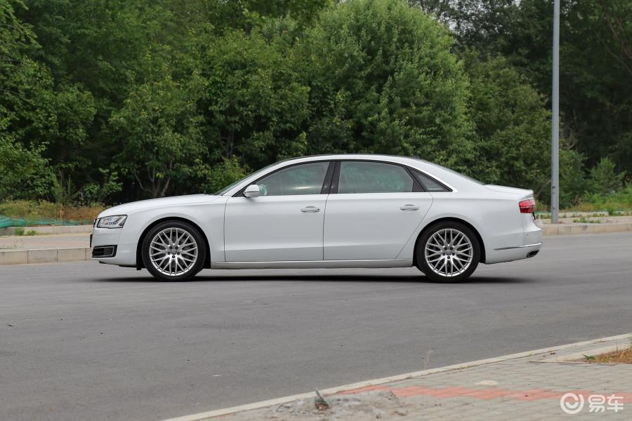 【奥迪a82017款a8l 50 tfsi quattro 豪华版正侧车头向左水平汽车图片