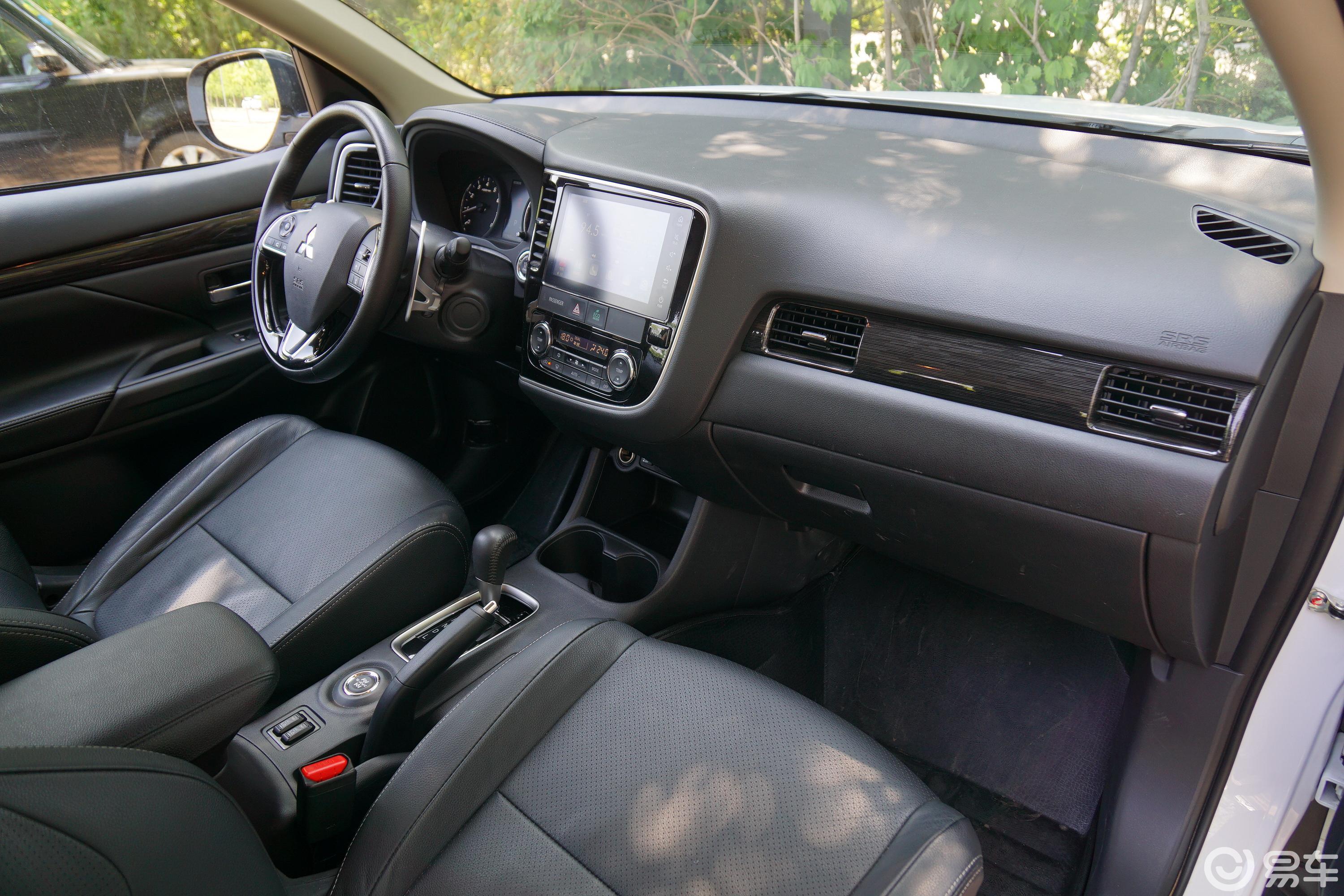 广汽三菱  欧蓝德  2016款  2020款  2019款  2018款  2017款  2016款