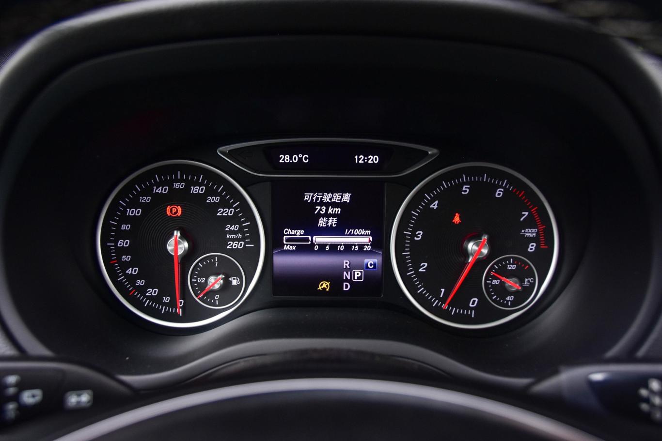奔驰b级b 200 动感版仪表盘