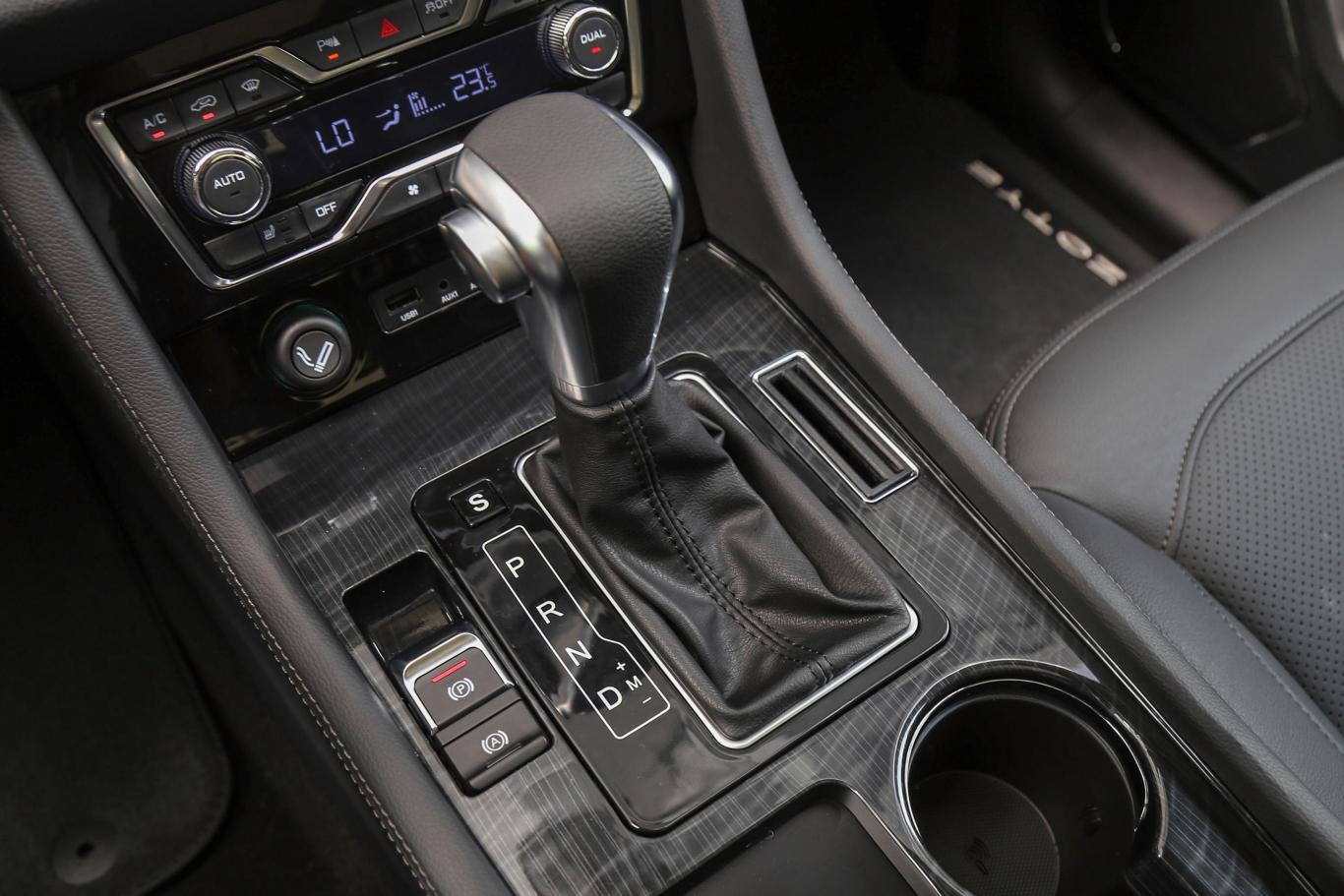 众泰t600 coupe1.8t 双离合 旗舰版换挡杆