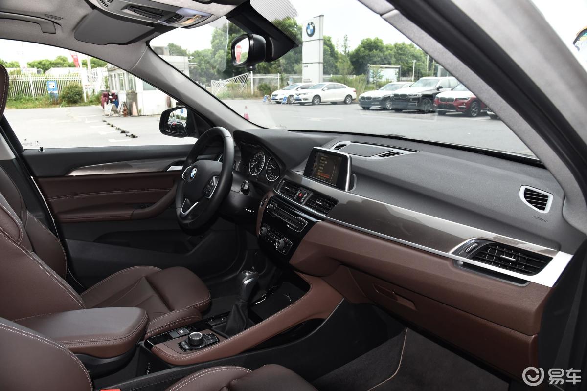 【宝马x12016款sdrive18li 豪华版内饰全景副驾驶员方向汽车图片-汽车