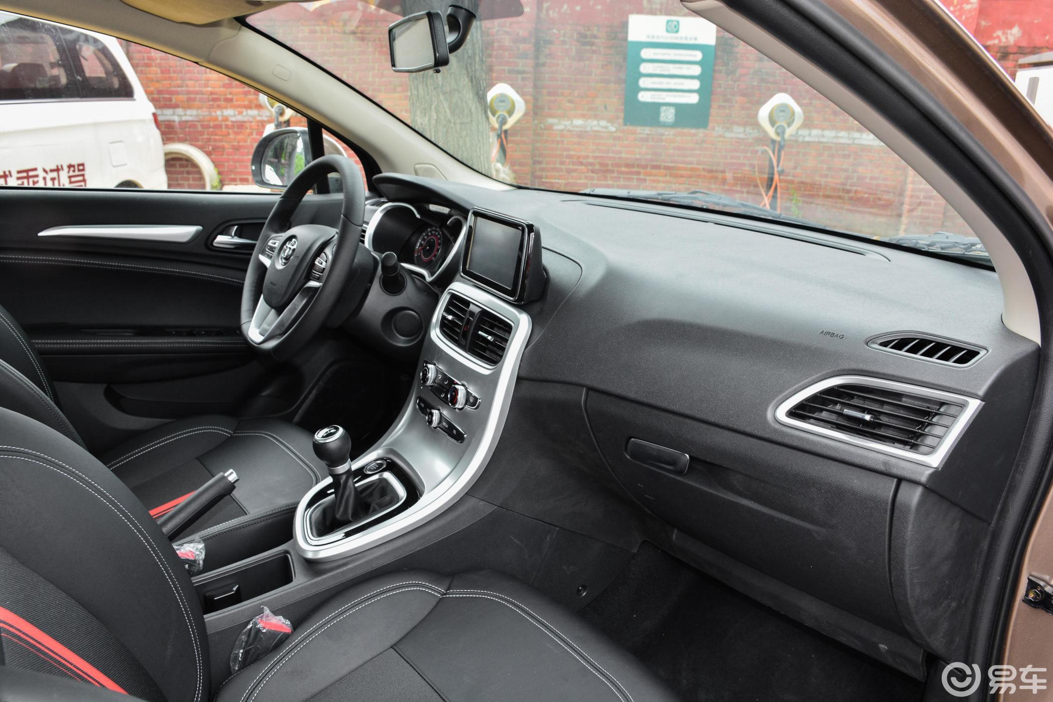 5l 手动 豪华版内饰全景副驾驶员方向汽车图片-汽车图片大全】-易车