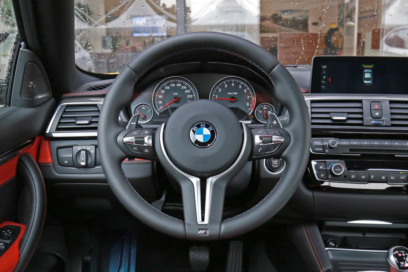 宝马m4m4 双门轿跑车方向盘
