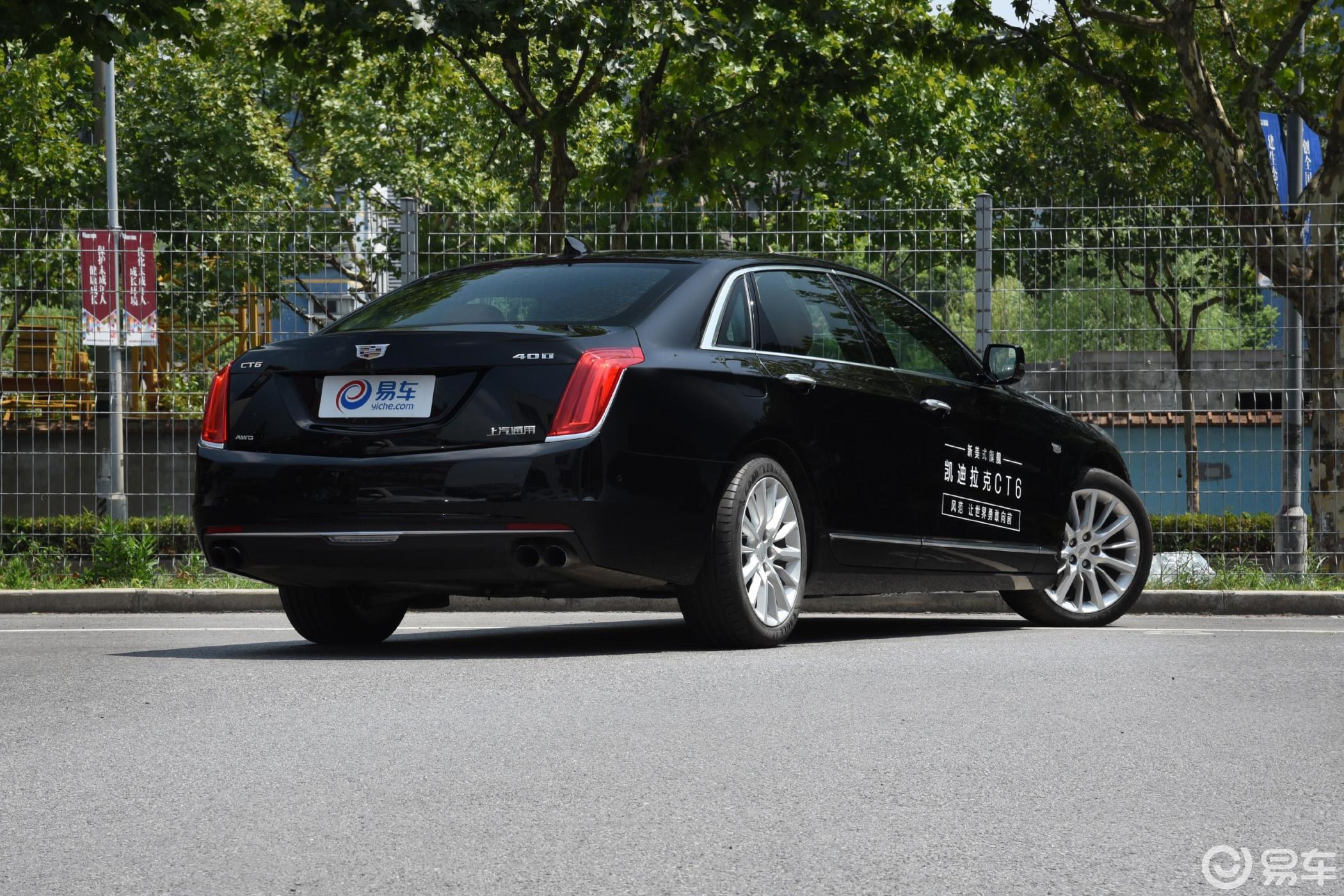 【凯迪拉克ct62017款40t 四驱 领先版侧后45度车头向右水平汽车图片