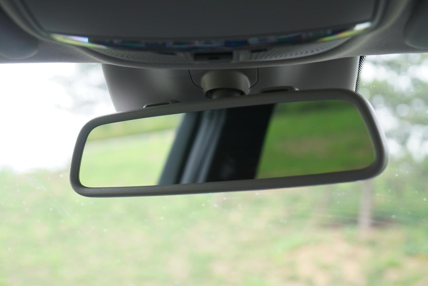 奔驰c级(进口)改款 c 200 4matic 旅行轿车内后视镜