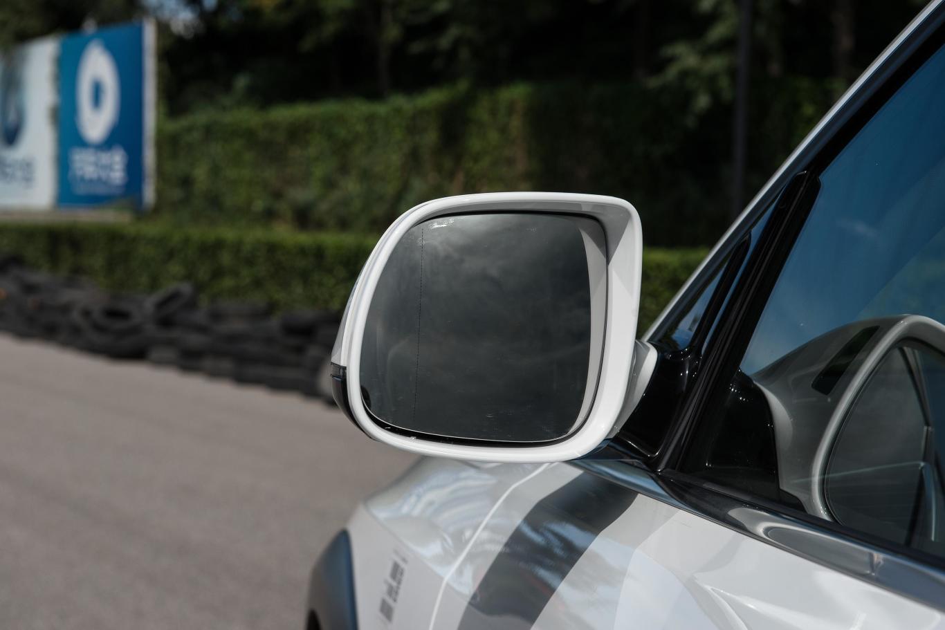 奥迪q5plus 40 tfsi 舒适版后视镜镜面