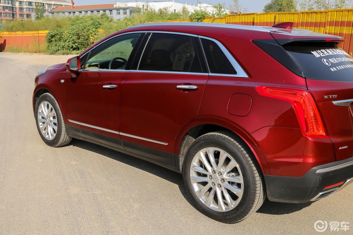 【凯迪拉克xt52018款28e 四驱 铂金版侧前45度车头向右水平汽车图片