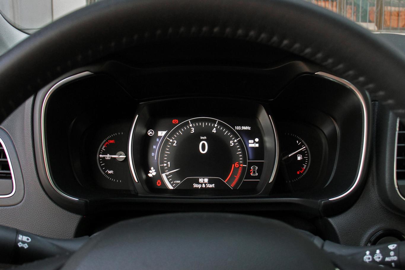 科雷傲2.0l cvt 两驱 豪华版仪表盘