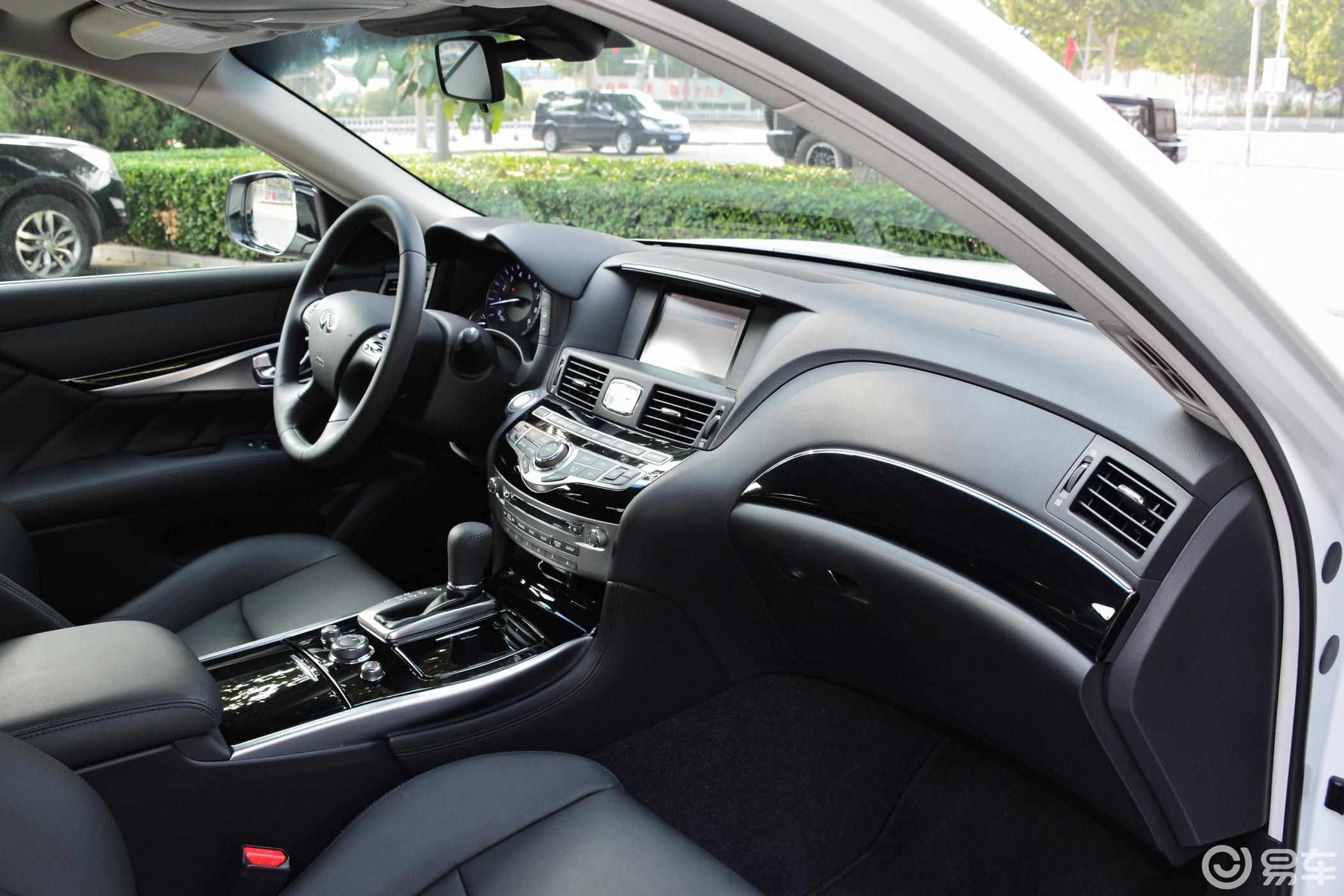 【英菲尼迪q70l2017款2.