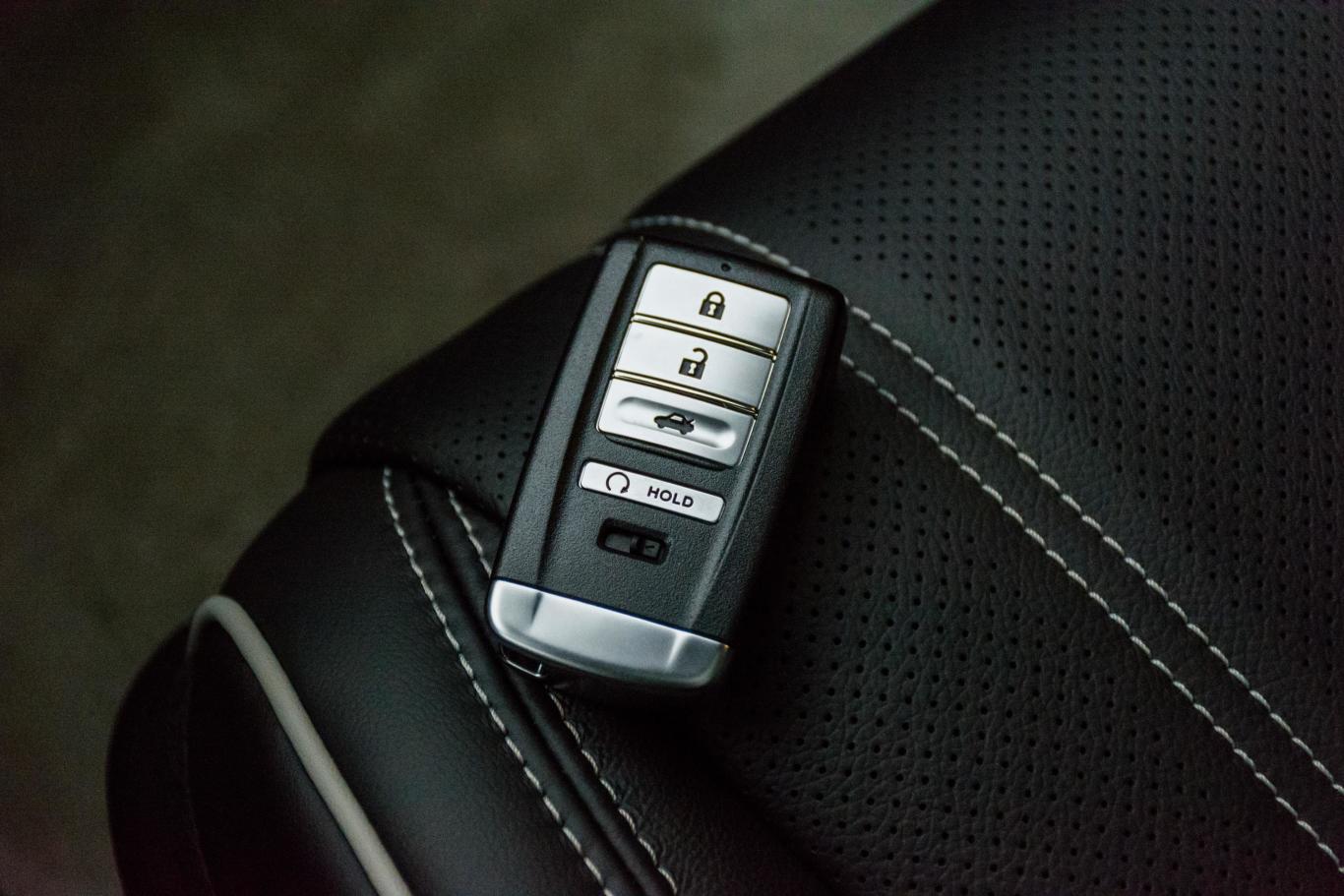 讴歌tlx-l2.4l 钻享版钥匙正面