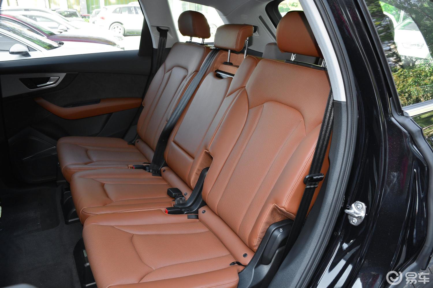 【奥迪q72018款45 tfsi 尊贵版后排座椅汽车图片-汽车图片大全】-易车