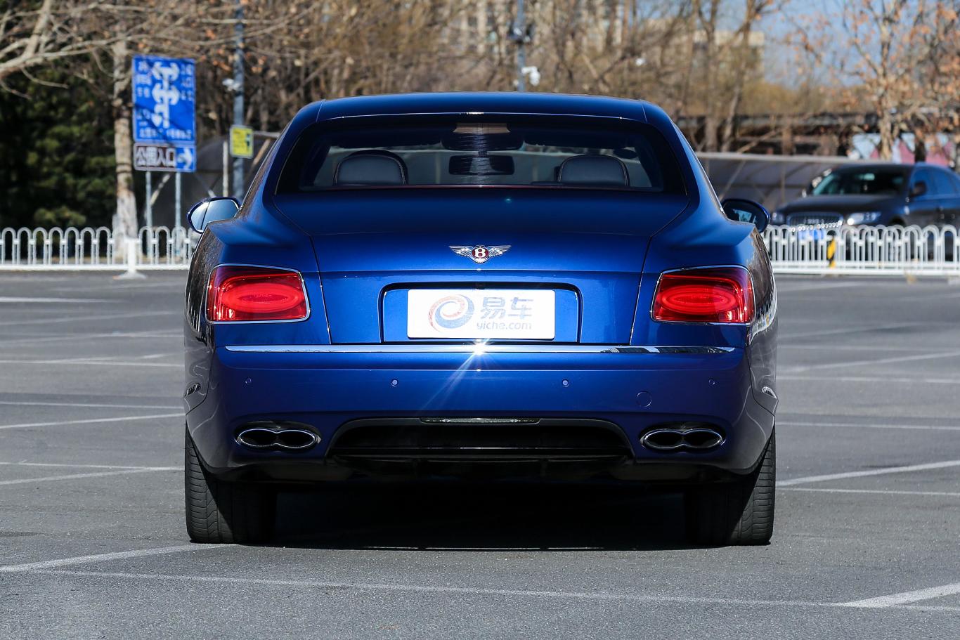 【飞驰4.0T V8 S 标准版正后水平图片-汽车图片大全】-易车