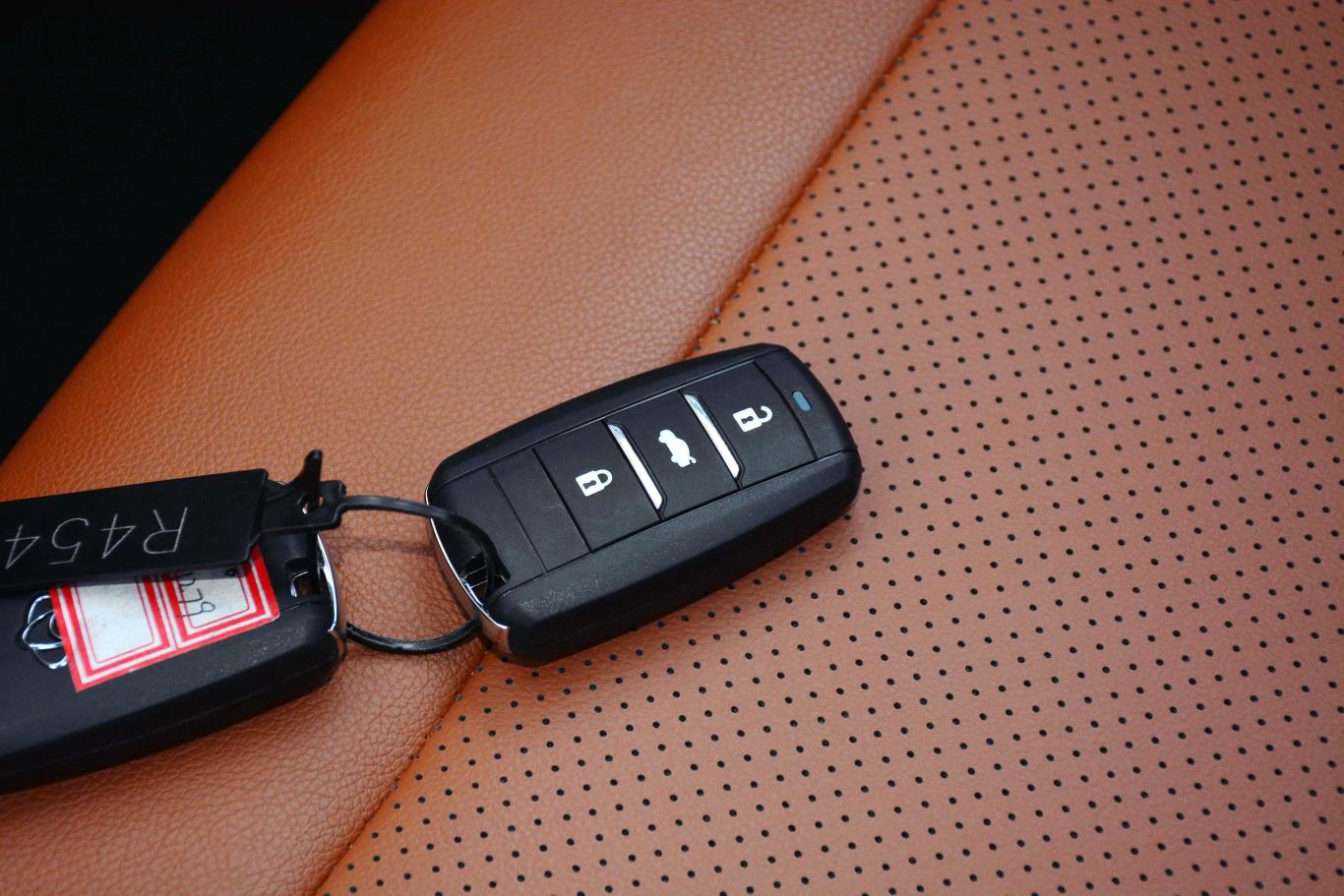 长安欧尚cx70cx70t 1.5t 手自一体 豪擎版钥匙正面