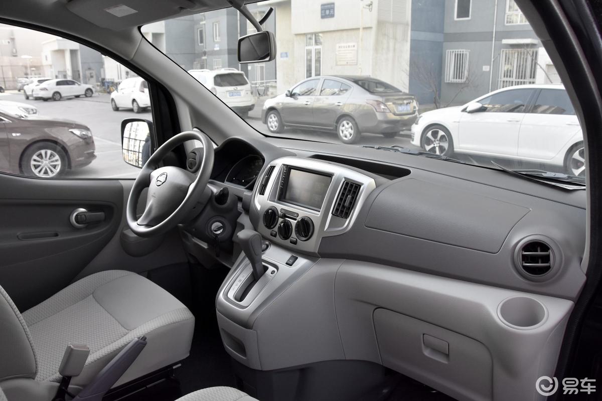 【日产nv2002018款1.