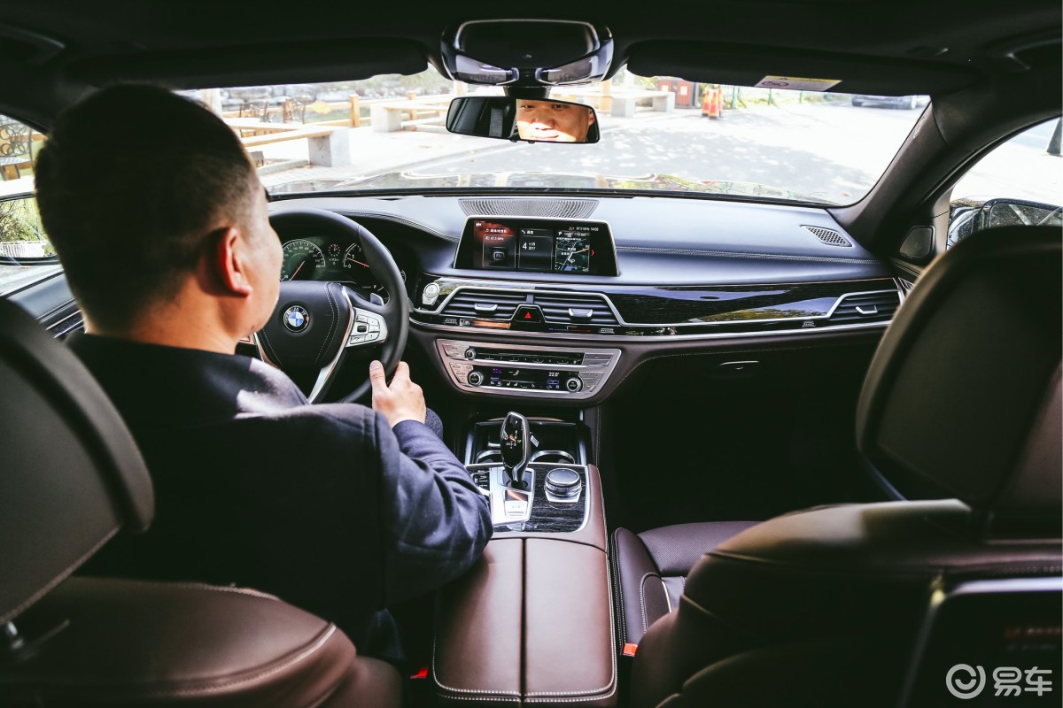 2005款  不限 740li xdrive 尊享版 卓越套装 2018款外观 2018款内饰