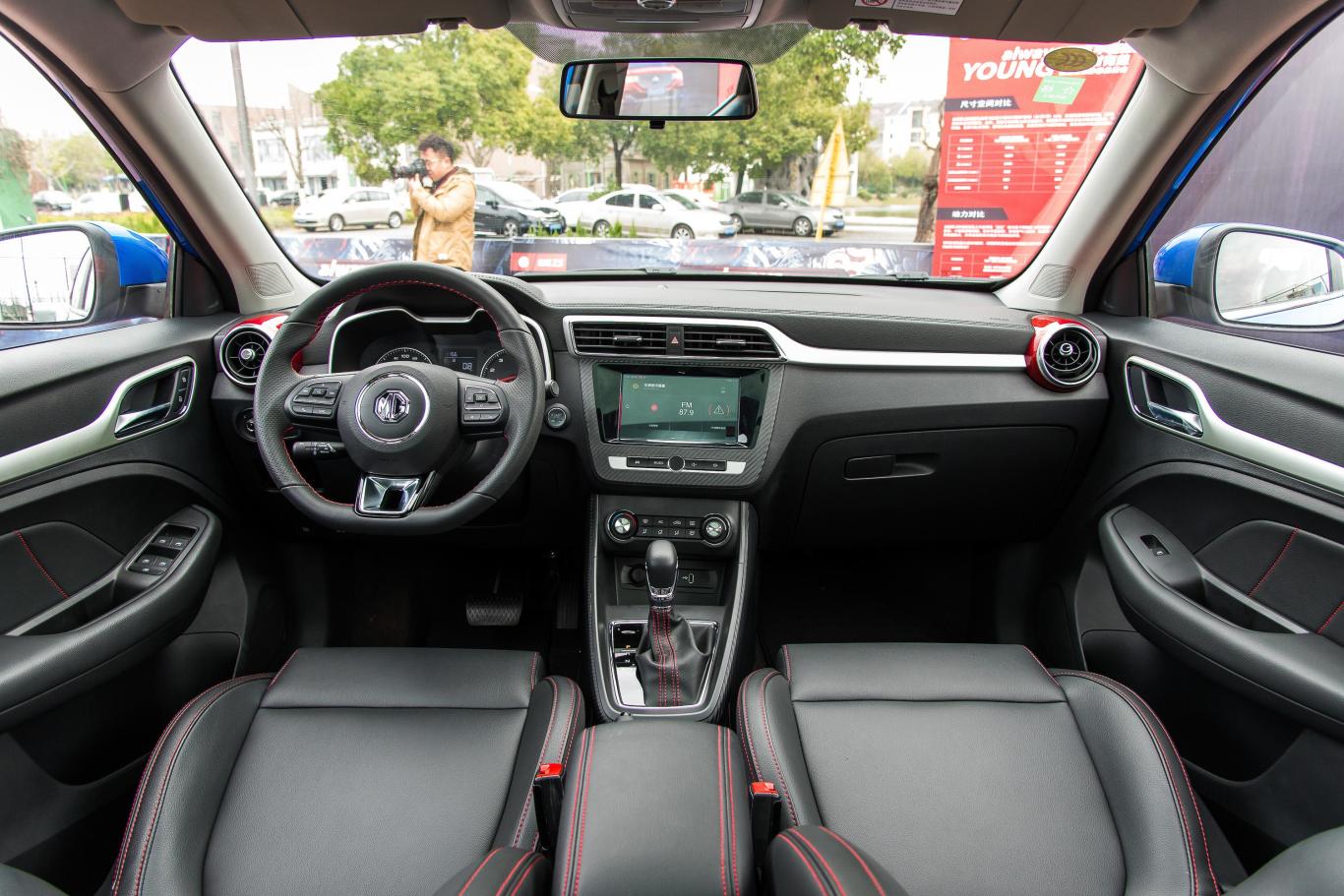 名爵zs1.0t 手自一体 旗舰互联网版 国v内饰全景正拍