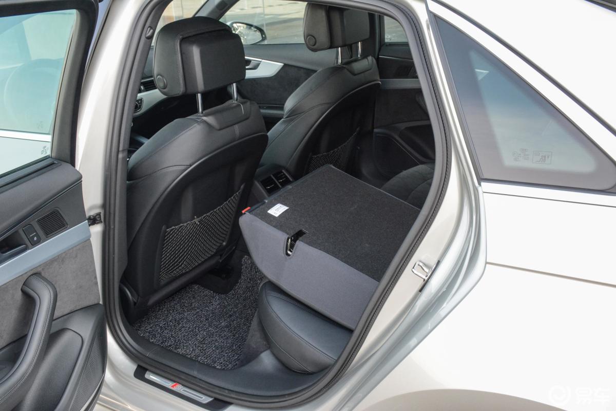 【奥迪a4l2018款30周年版 45 tfsi quattro运动版后排空间体验汽车