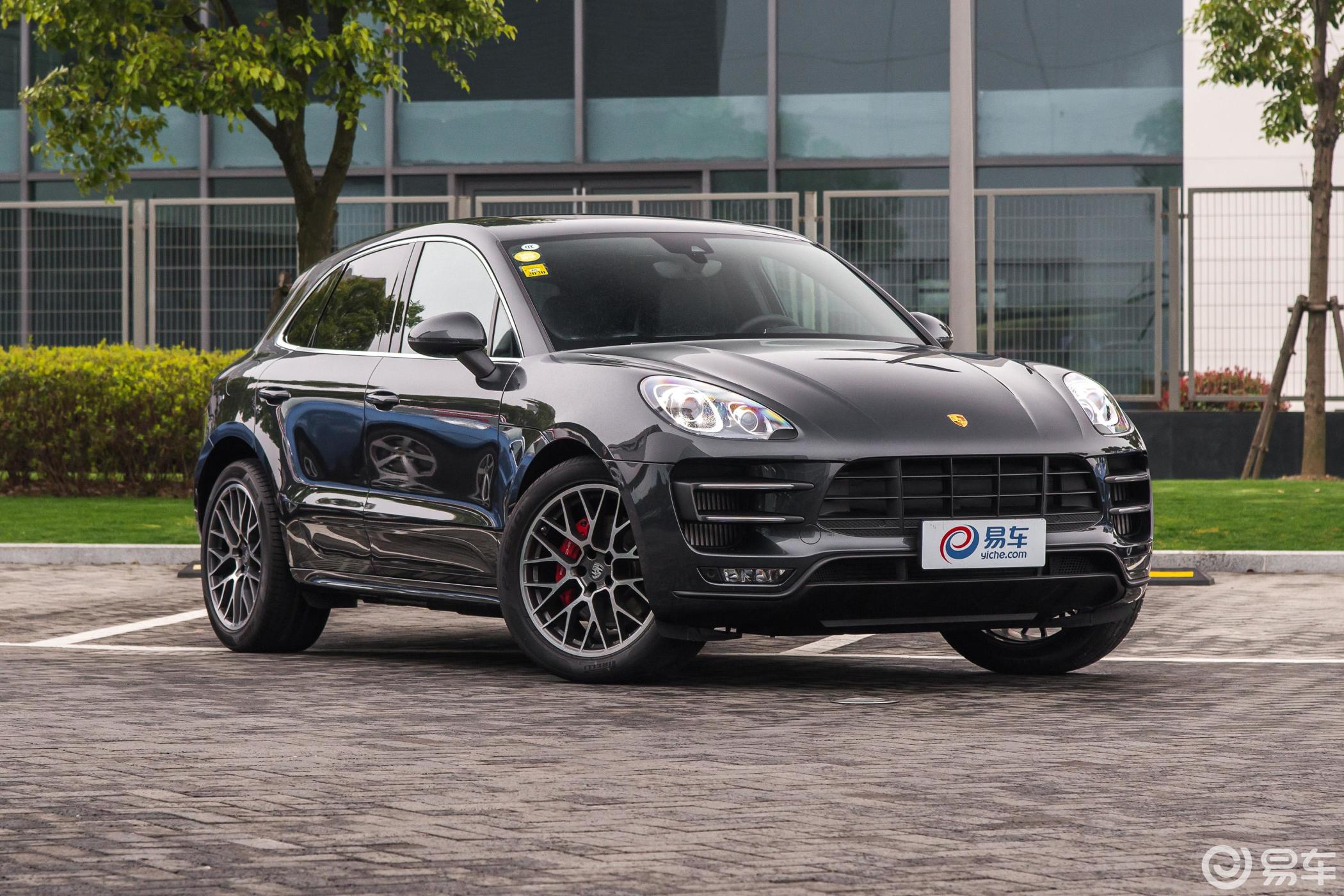 【macan2017款macan turbo侧前45度车头向右水平汽车