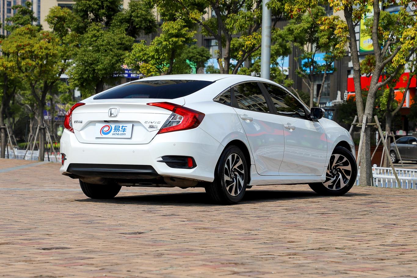 思域220turbo cvt 豪华版侧后45度车头向右水平