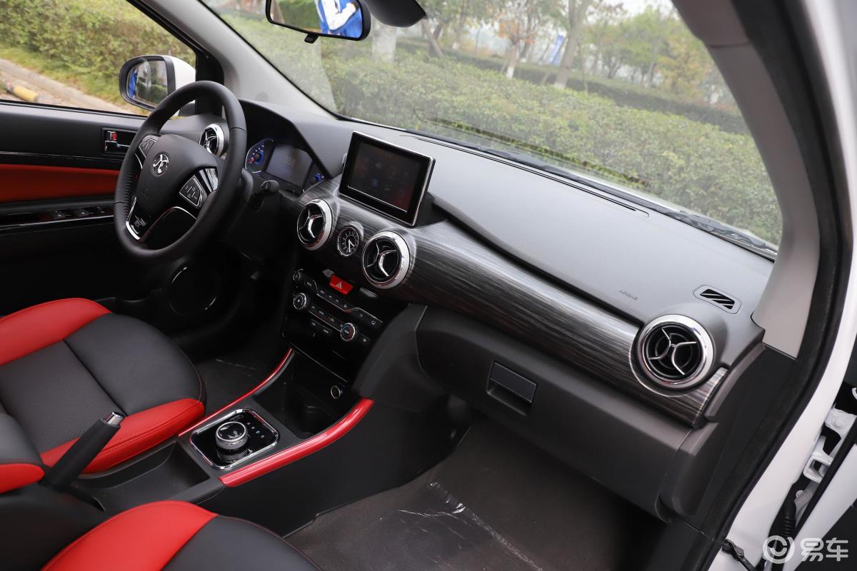 【北汽新能源ex2018款ex360 新潮版内饰全景副驾驶员方向汽车图片