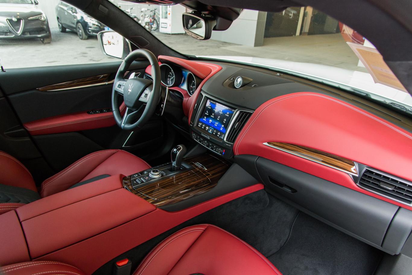 查看大图2547/3087摄于上海亚欧玛莎拉蒂