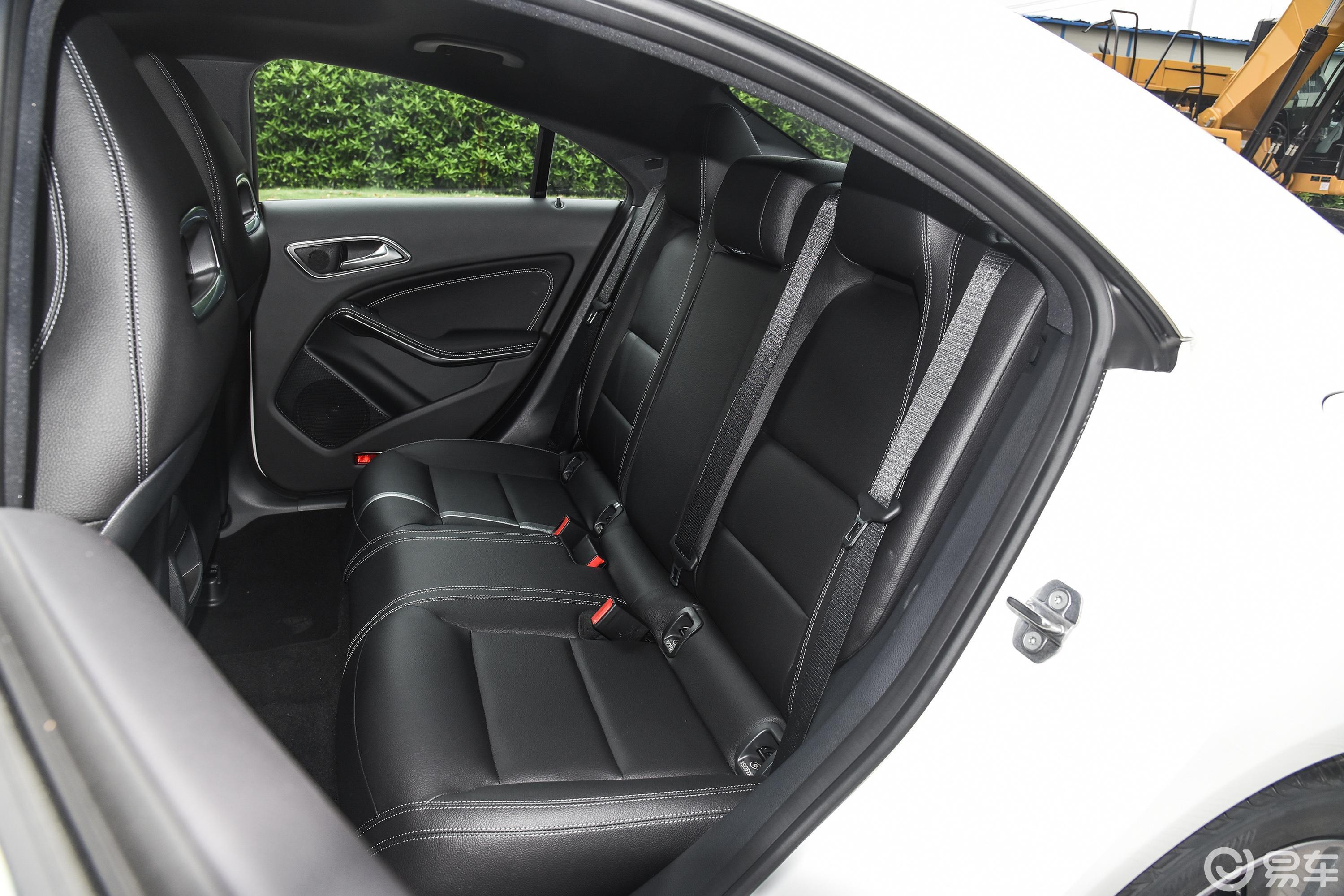 【奔驰cla级2018款cla 200 动感版后排座椅汽车图片-汽车图片大全】