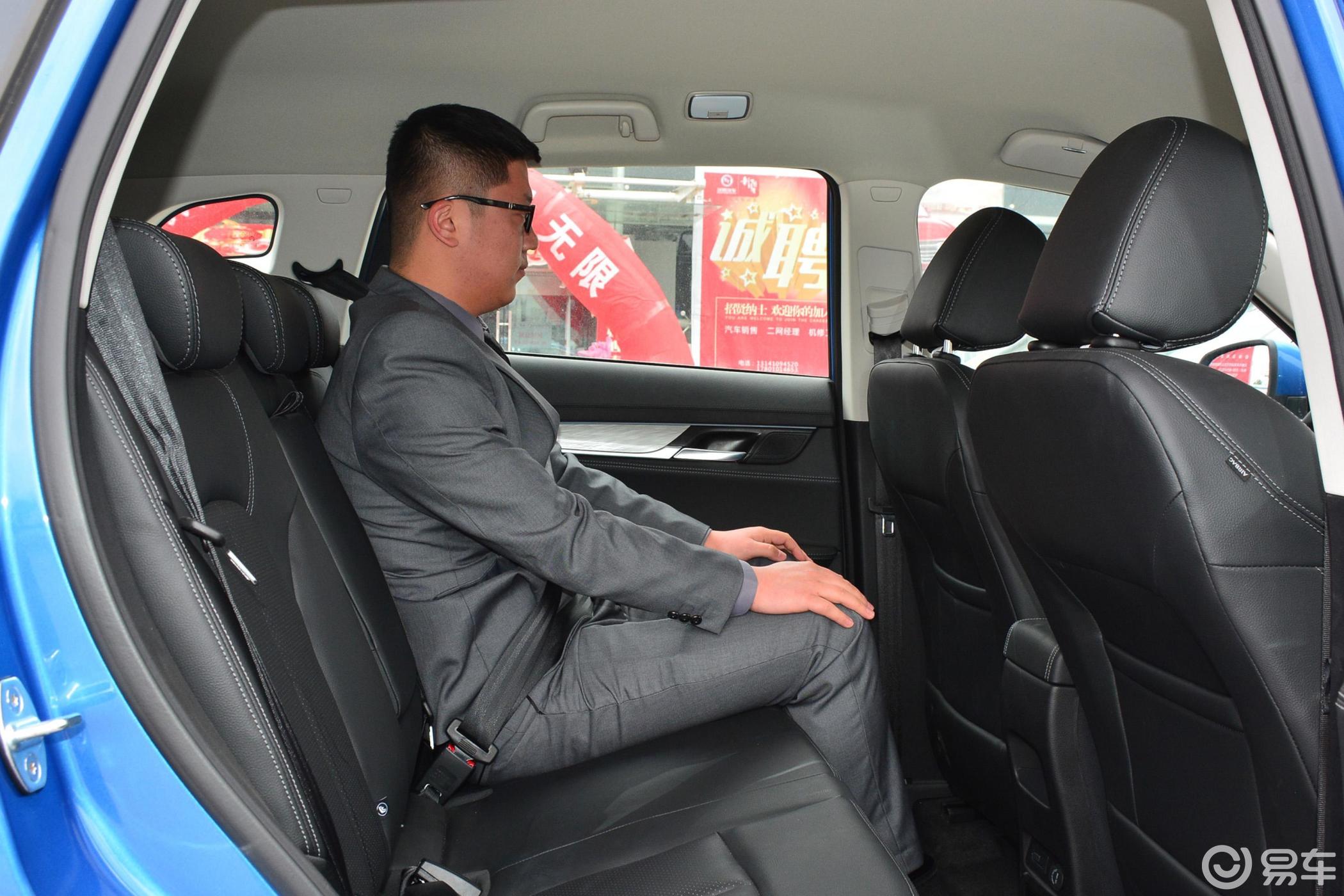 5t 手动 精英版 国v后排空间体验汽车图片-汽车图片大全】-易车