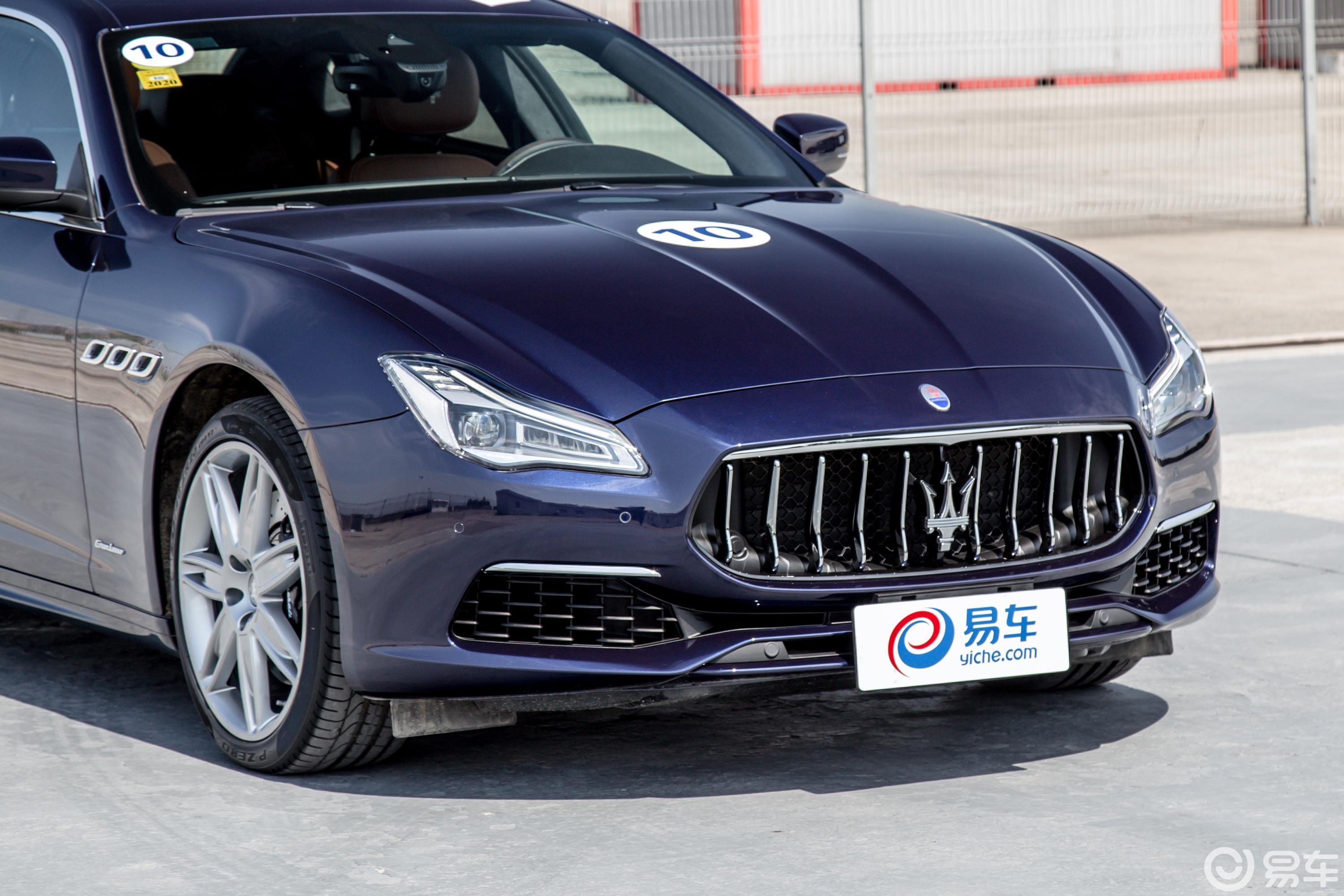 【玛莎拉蒂quattroporte2018款430hp 豪华版侧前45度车头向右水平汽车