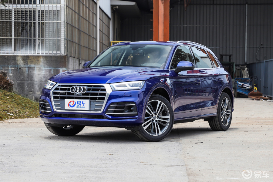【奥迪q5l2018款45 tfsi sport plus侧前45度车头向左水平汽车图片