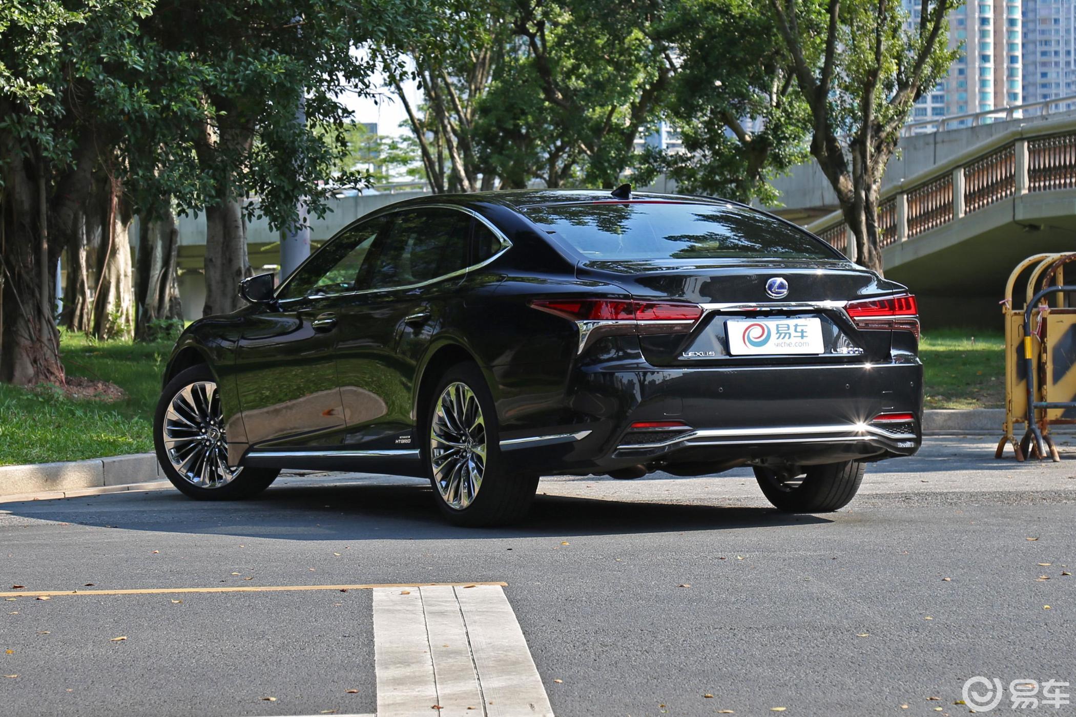 【雷克萨斯ls2018款500h 行政版 国v侧后45度车头向左水平汽车图片