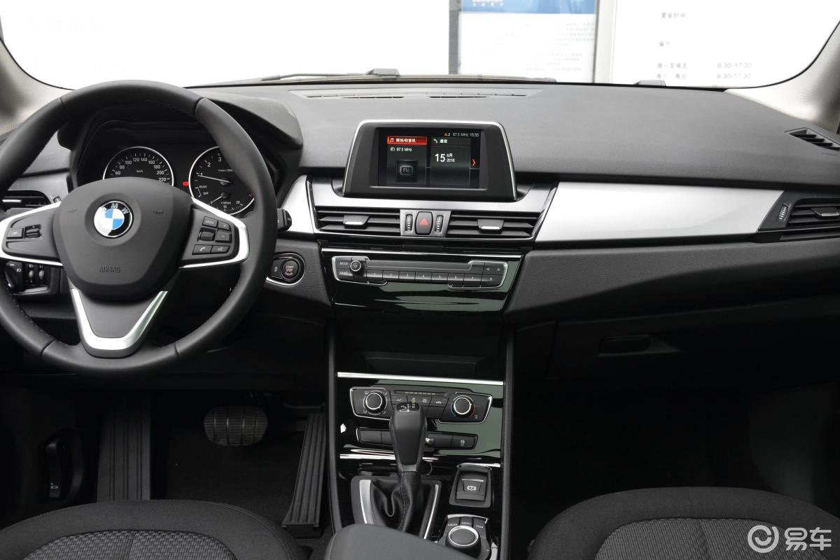 【宝马2系旅行车2018款218i 时尚版中控台整体汽车图片-汽车图片大全