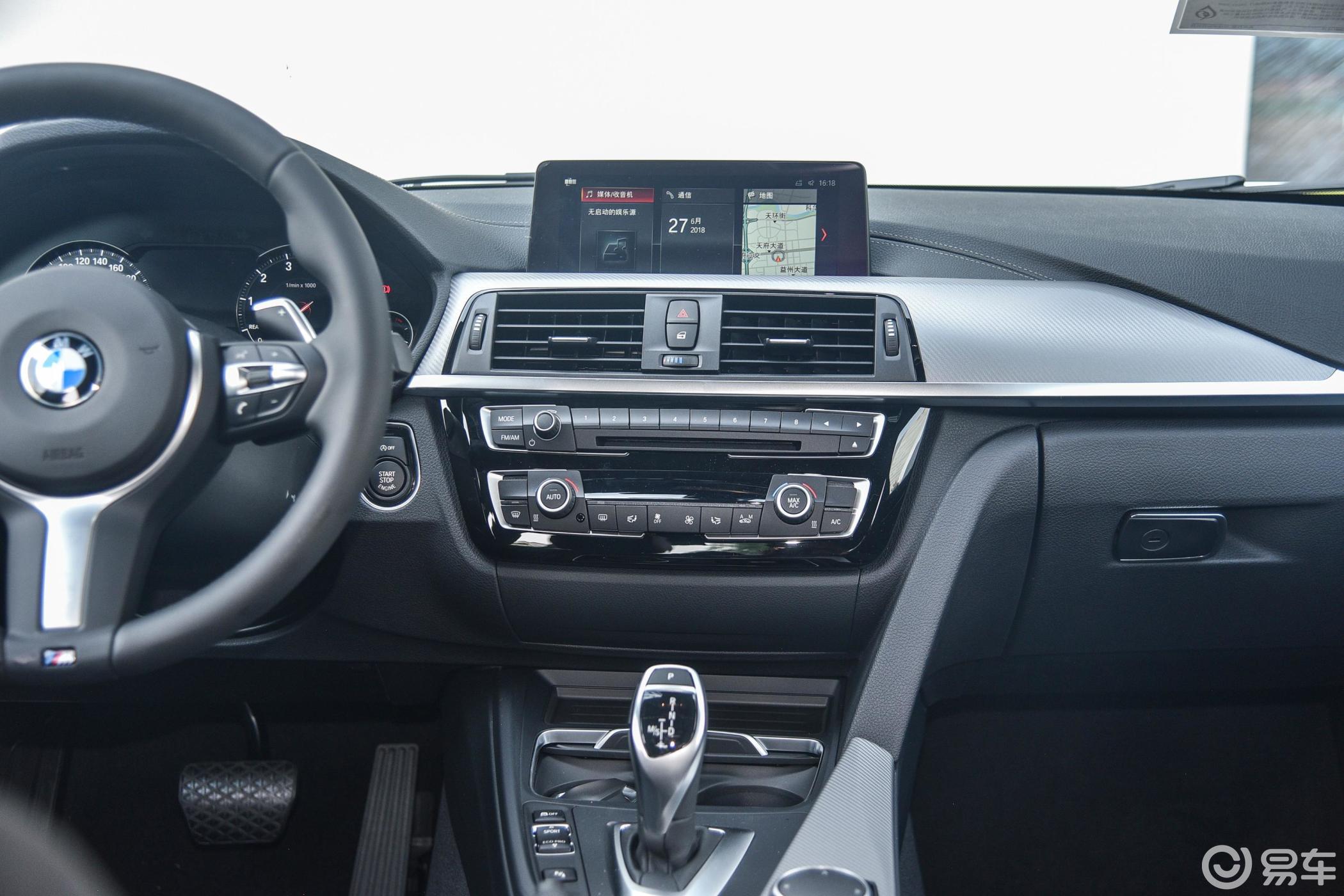【宝马3系2018款320i m运动曜夜版内饰全景正拍汽车图片-汽车图片大全