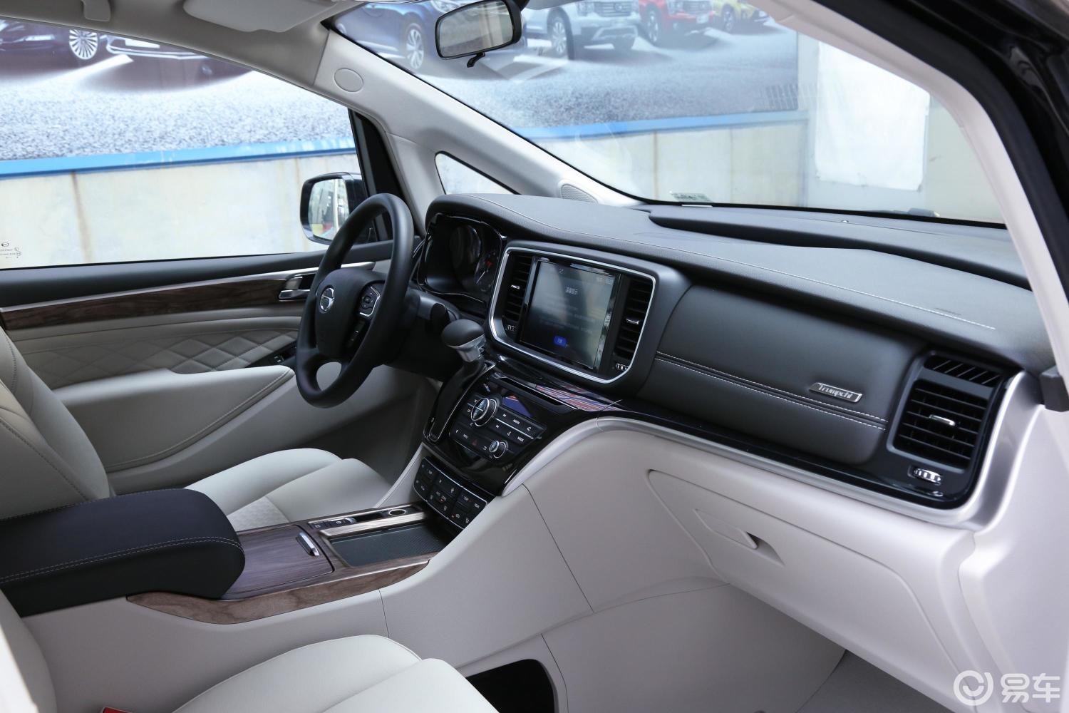 【传祺gm82018款320t 豪华版内饰全景副驾驶员方向汽车图片-汽车图片