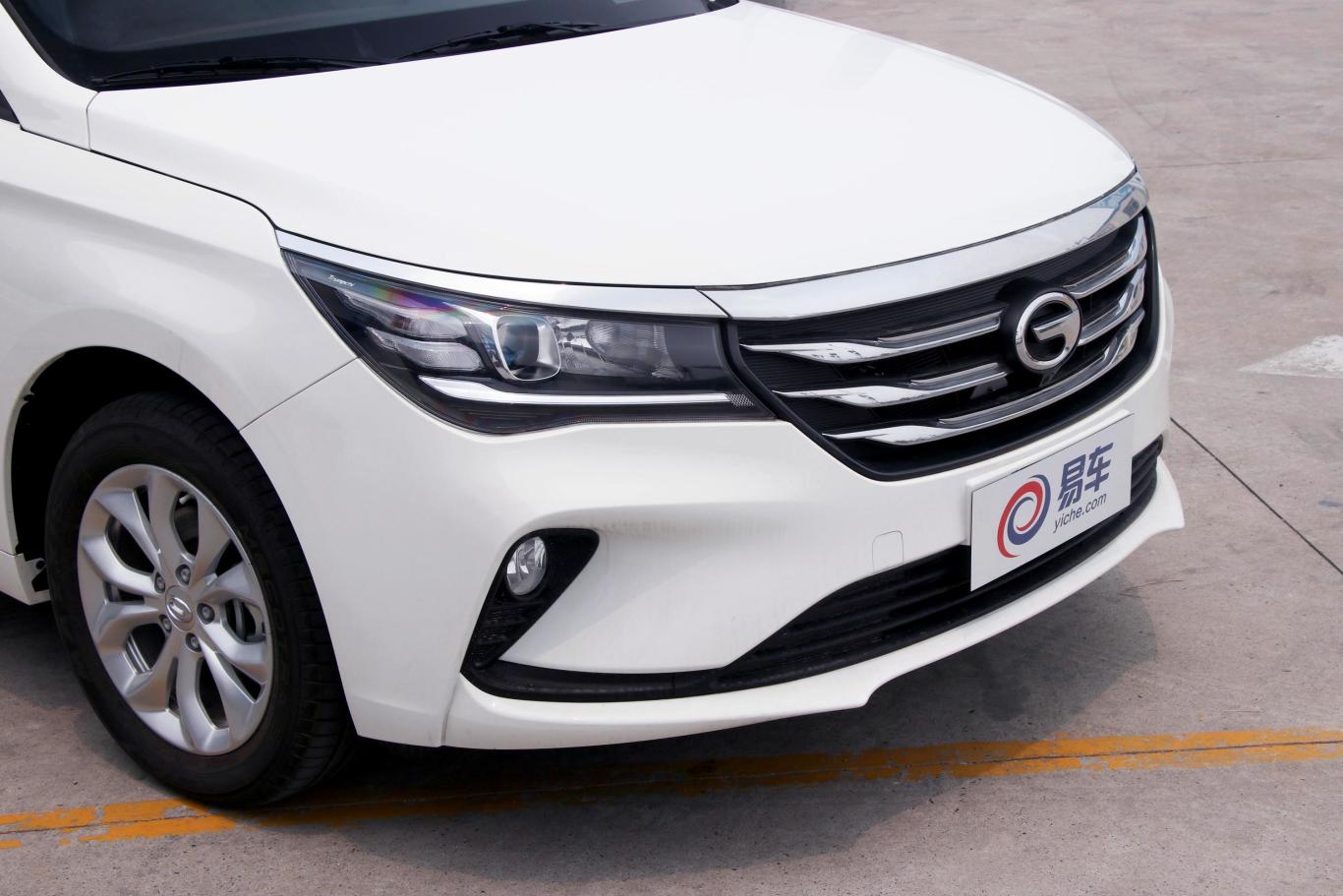 传祺ga4200t 手动 豪华版前格栅侧俯拍