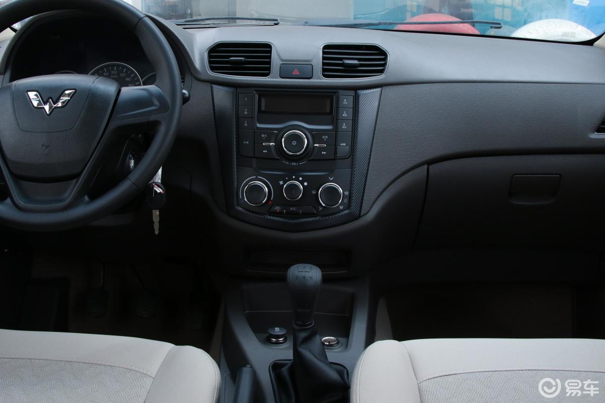 【五菱宏光s2016款1.