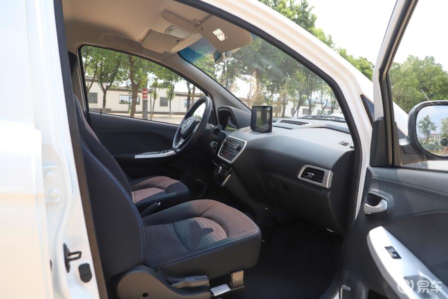 【江铃e200n2018款豪华版内饰全景副驾驶员方向汽车图片-汽车图片大全