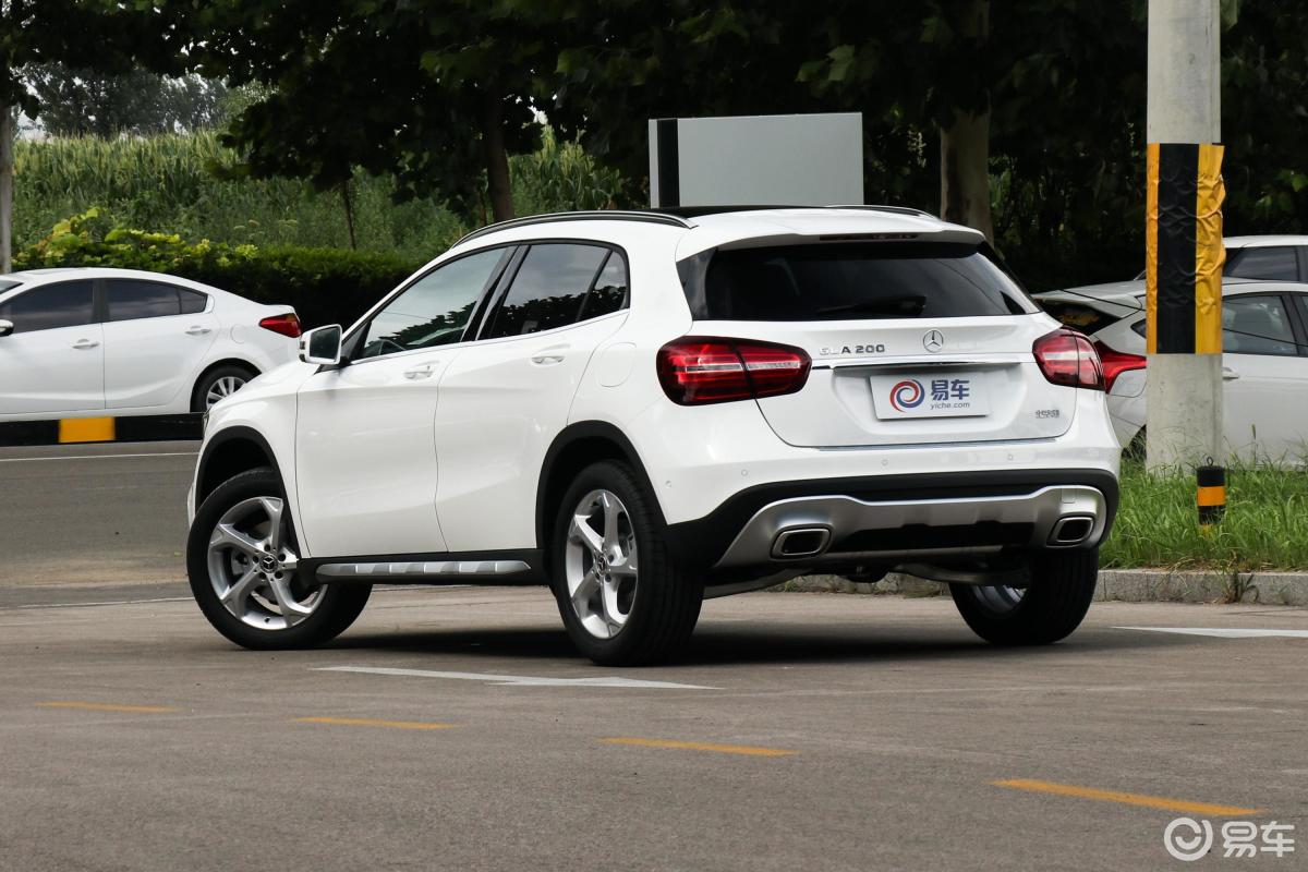 【奔驰gla2018款gla 200 动感版侧后45度车头向左水平汽车图片-汽车