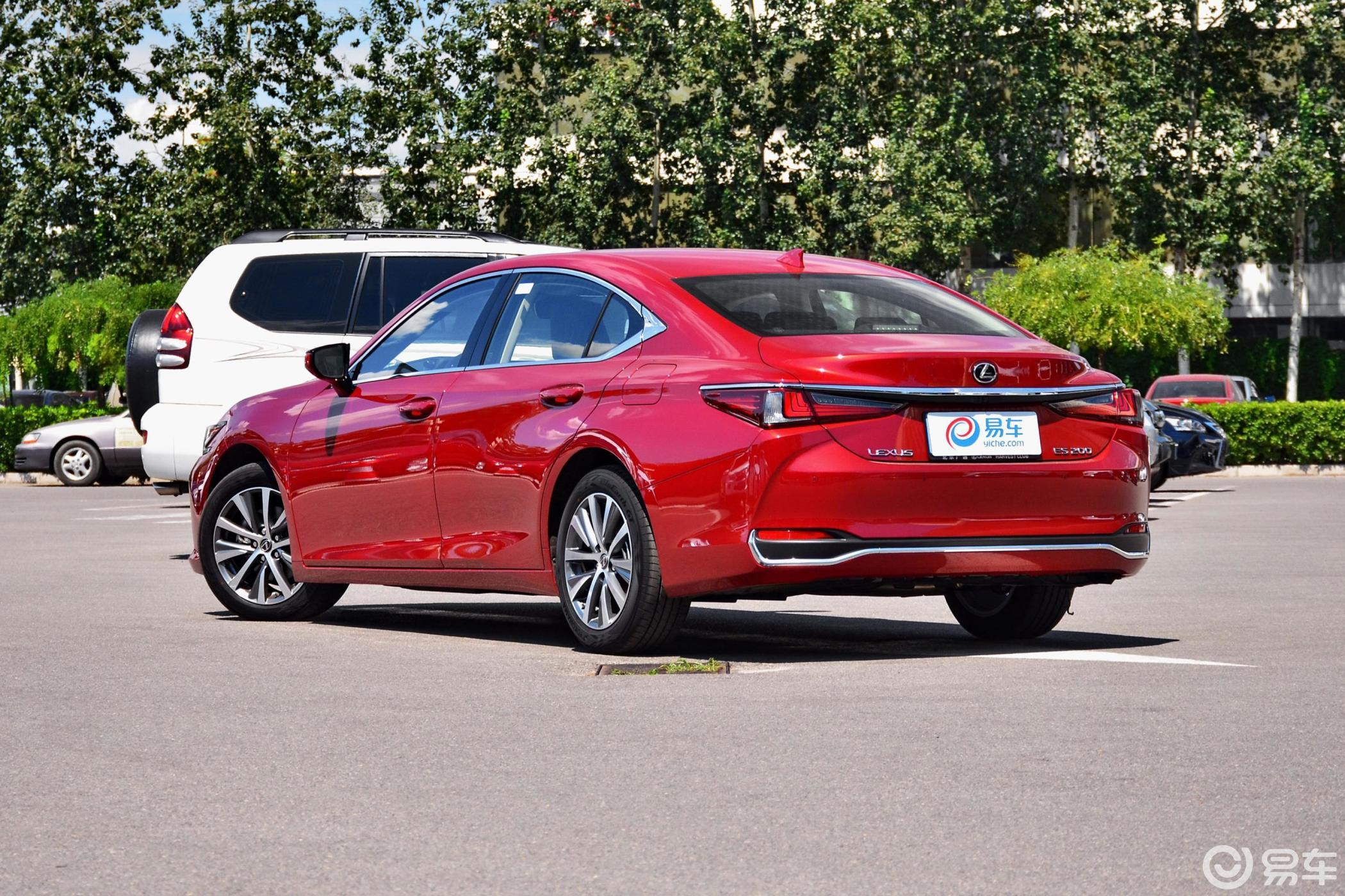 【雷克萨斯es2018款200 豪华版 国v正侧车头向右水平汽车图片-汽车