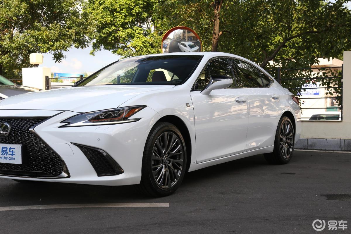 【雷克萨斯es2018款200 卓越版侧前45度车头向右水平汽车图片-汽车