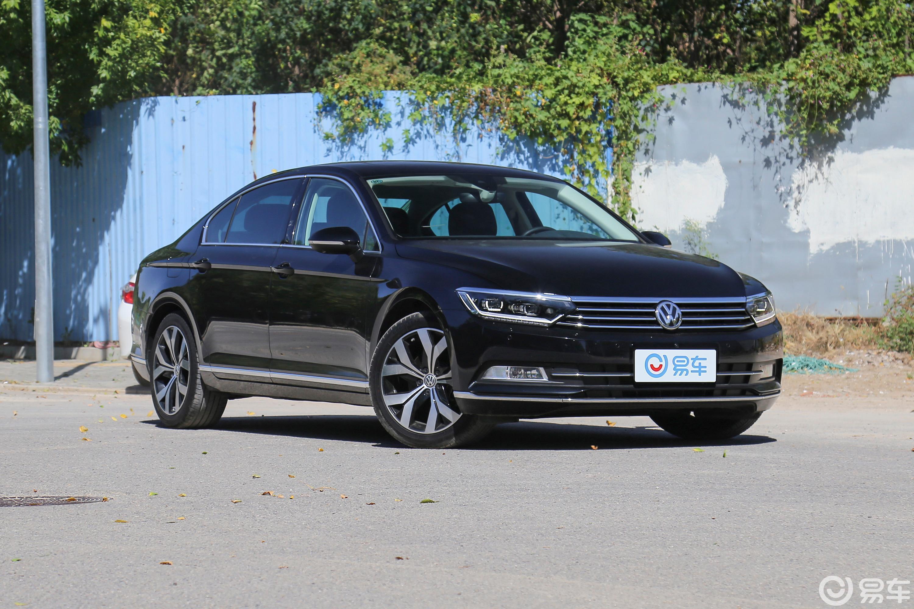 【迈腾2018款330tsi 双离合 领先版侧前45度车头向右水平汽车图片