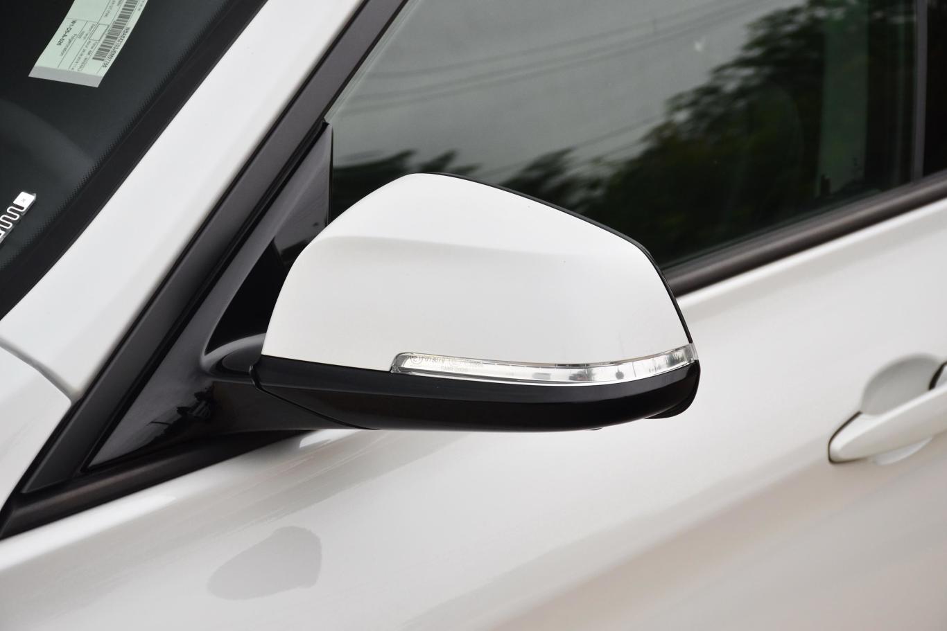 宝马3系gt320i 时尚版主驾驶后视镜背面