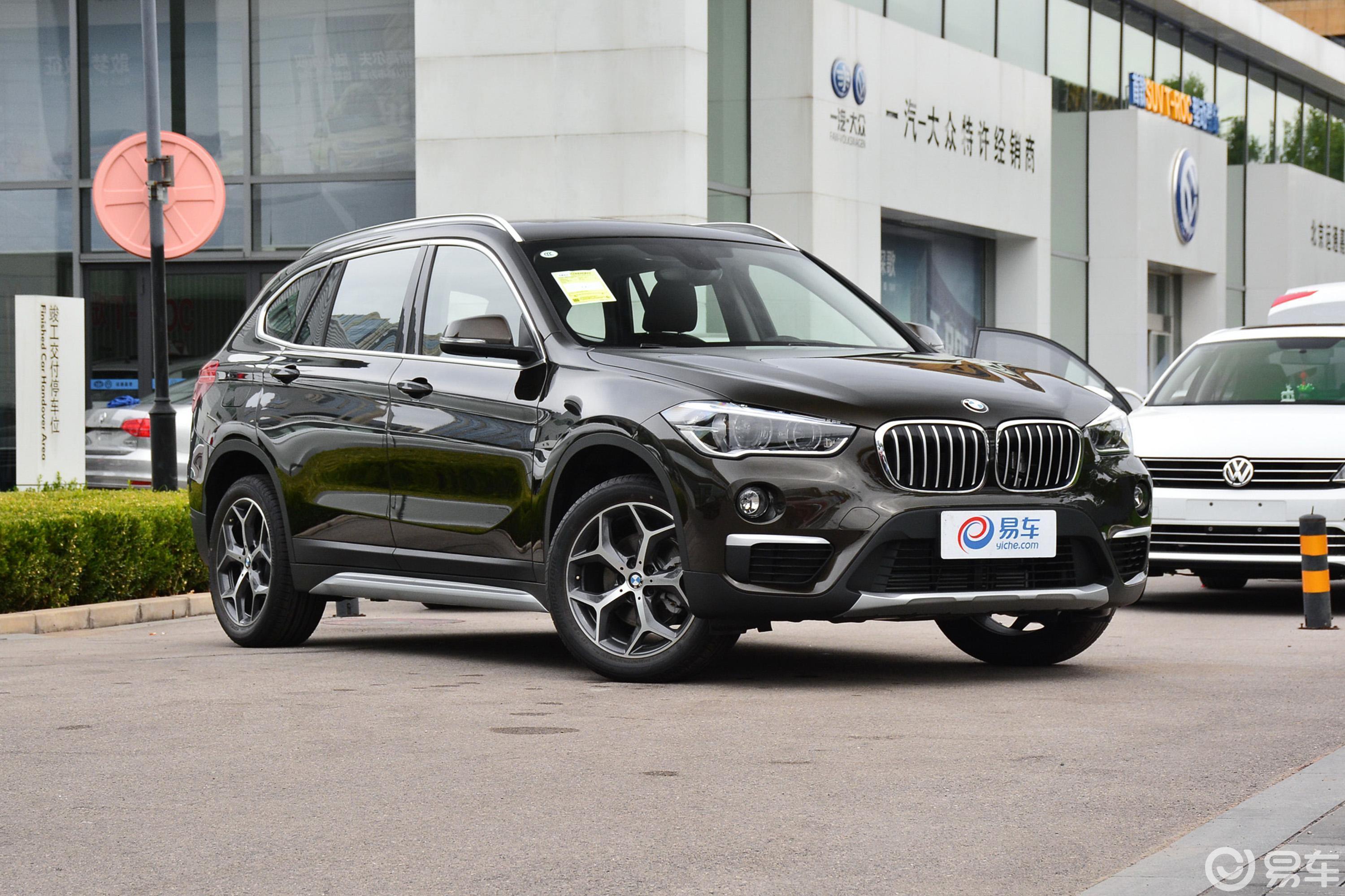 【宝马x12018款sdrive18li 尊享版侧前45度车头向右水平汽车图片-汽车