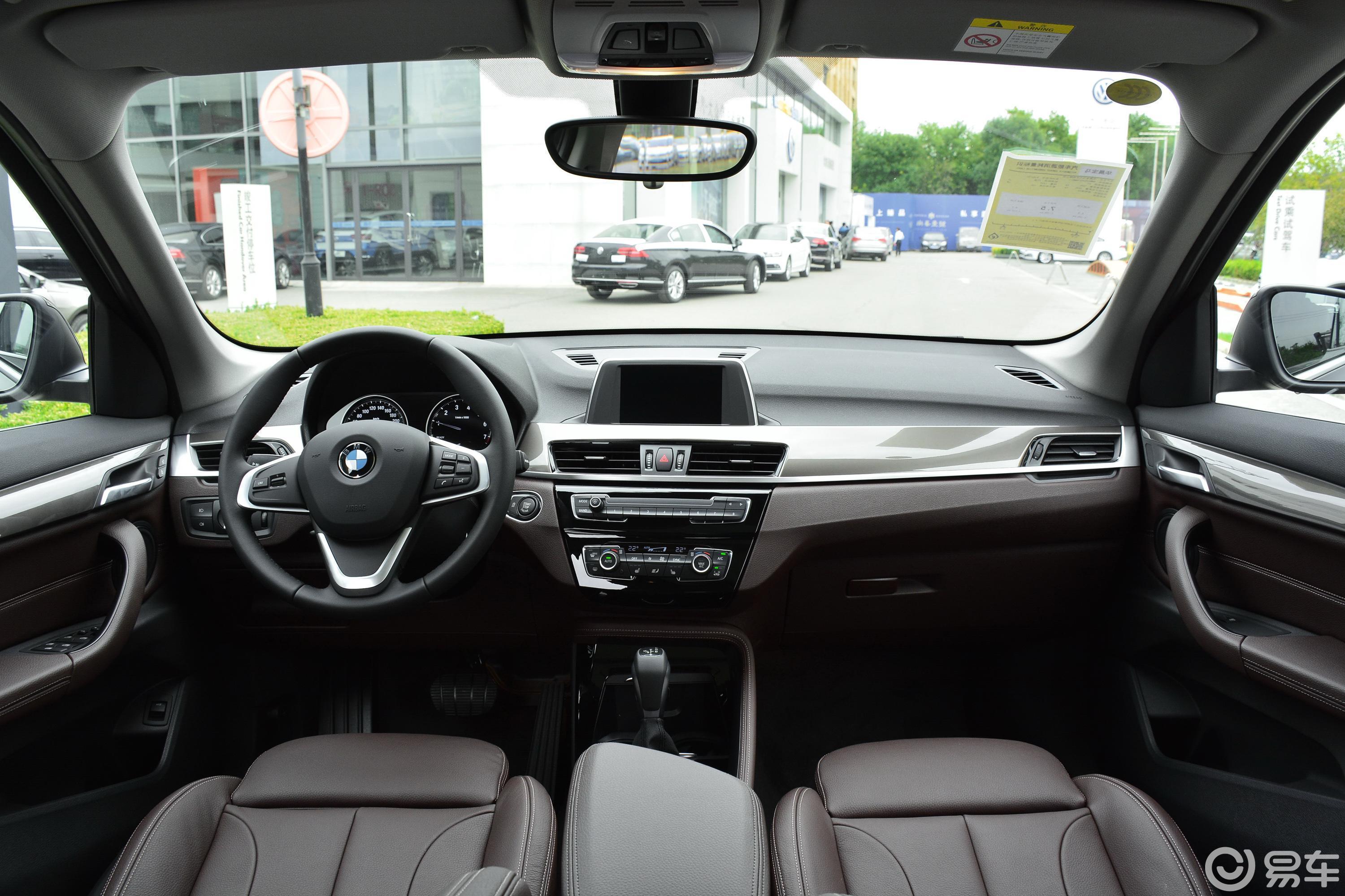 【宝马x12018款sdrive18li 尊享版内饰全景正拍汽车图片-汽车图片大全