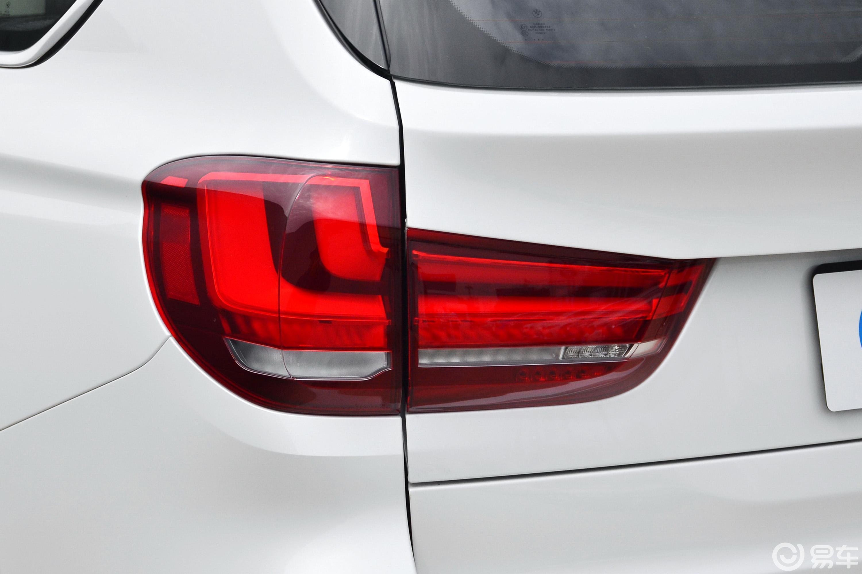 【宝马x52018款xdrive28i尾灯侧45度俯拍汽车图片-汽车图片大全】