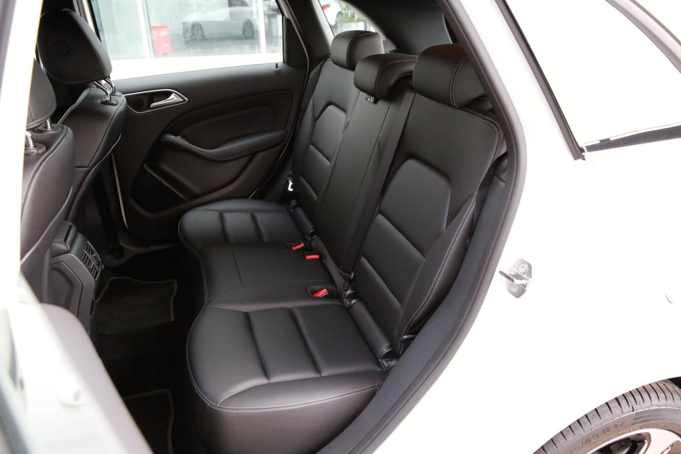 奔驰b级b 200 时尚版空间