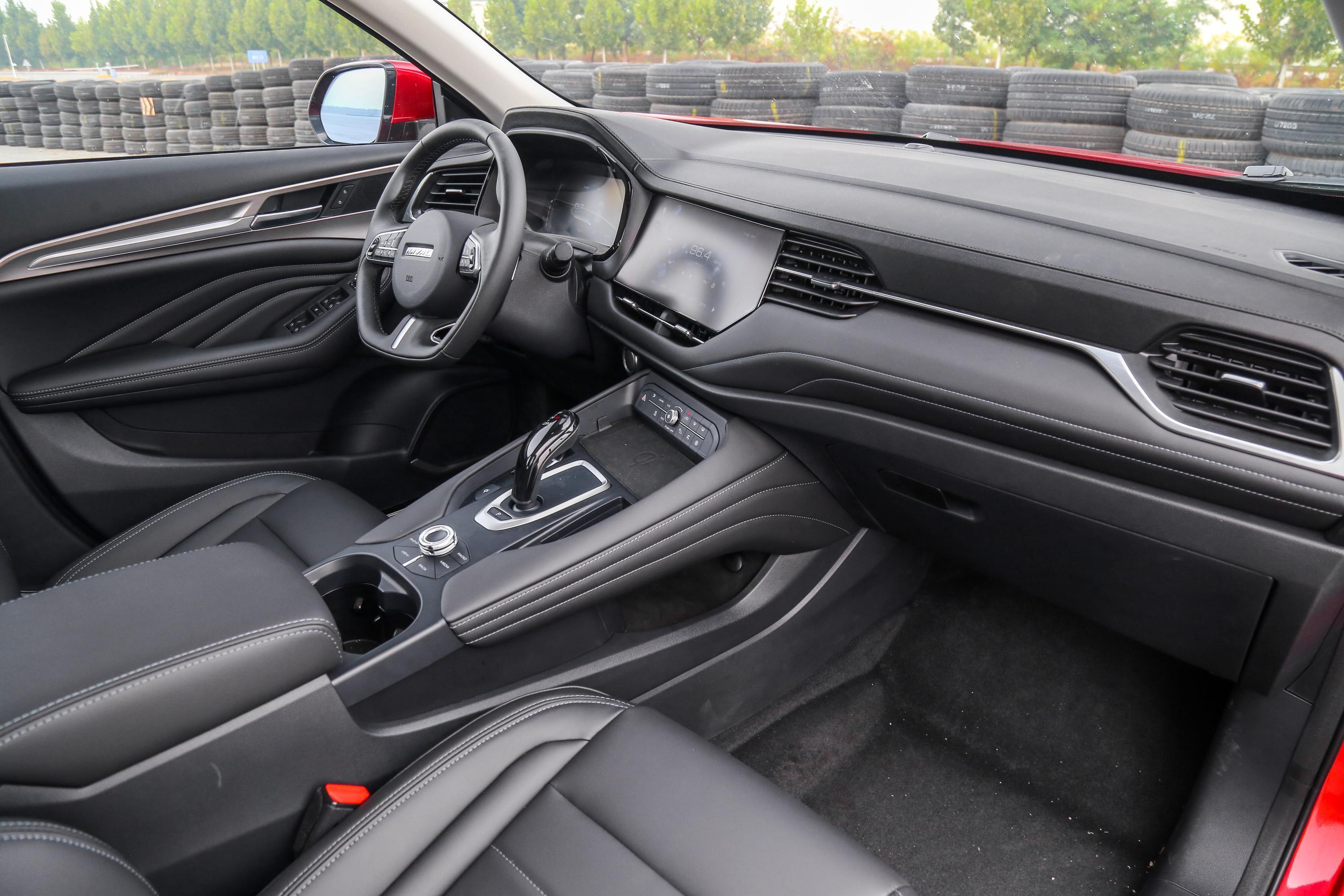 哈弗f5还是哈弗f7,配置和内饰是取胜关键