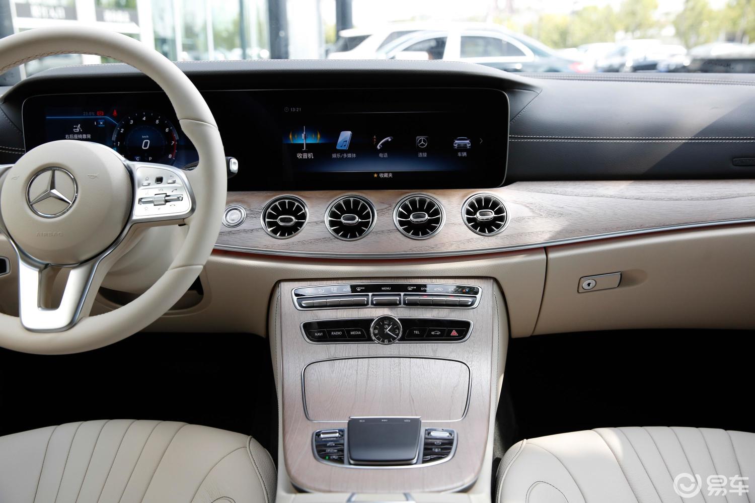 【奔驰cls级2018款cls 350 4matic内饰全景正拍汽车图片-汽车图片大全
